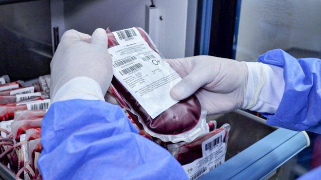Bolsas de sangre en refrigerador